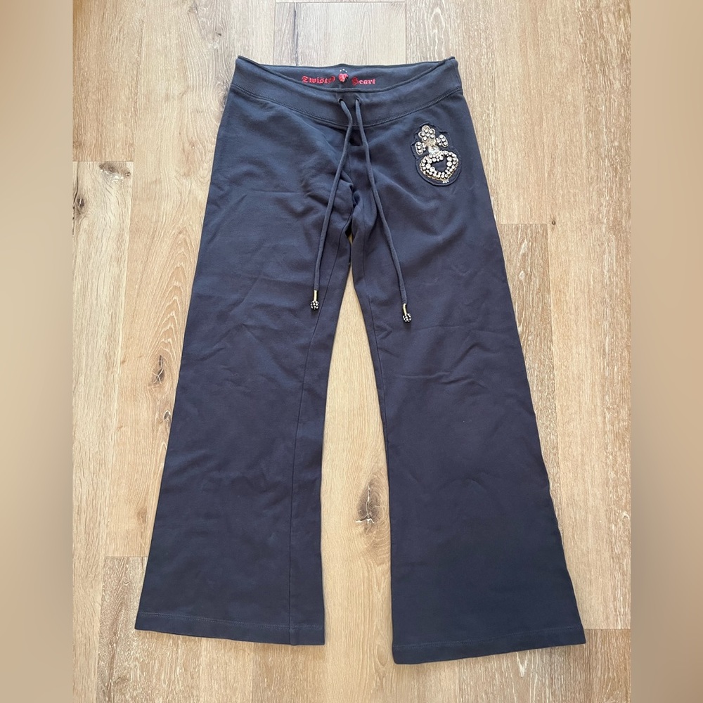 Twisted Heart Sweat Pants Size Small Short